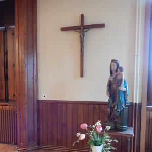 Vierge et Croix dans une des salles